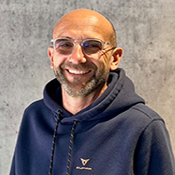 Zu sehen ist ein Portraitfoto von Tobias Koch, Verkaufsberater im Autohaus Eichner
